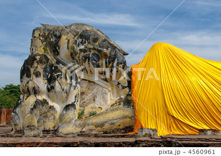 Reclining Buddha at Wat Lokayasutharam, Ayutthaya Reclining Buddha at Wat Lokayasutharam, Ayutthaya 4560961