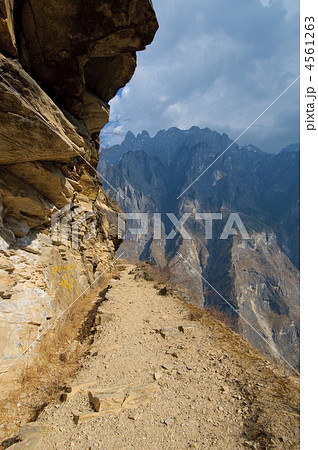tiger leaping gorge, yunnan, china 4561263