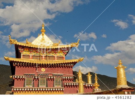 songzanlin tibetan monastery, shangri-la, china songzanlin tibetan monastery, shangri-la, china 4561282