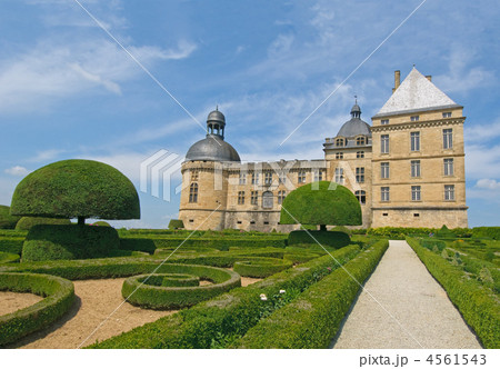Chateau Hautefort, Dordogne, France Chateau Hautefort, Dordogne, France 4561543