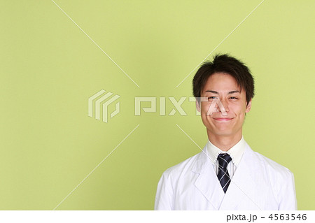 4563546
