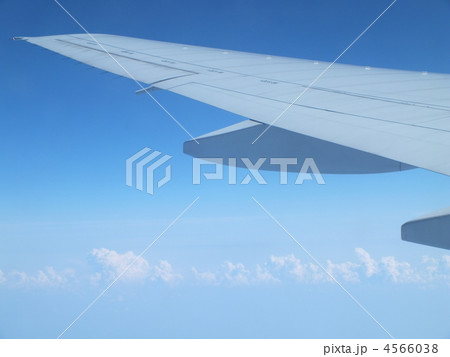 青空の雲と翼 4566038