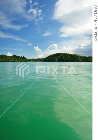 ピピ島の湾内 4571697