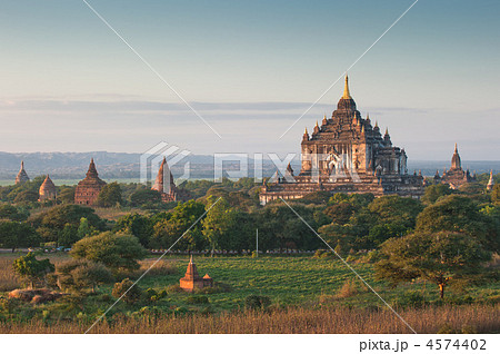 Sunrise over ancient Bagan, Myanmar 4574402