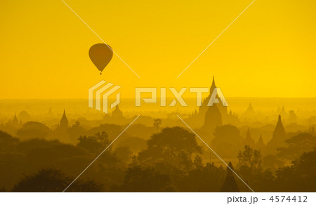 Sunrise over ancient Bagan, Myanmar 4574412
