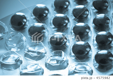 pills in blister-pack 4575982