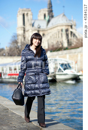 Beautiful brunette tourist walking at the emankment in Paris 4584117