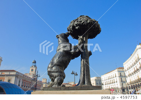 bear with strawberry tree, Madrid, Spain bear with strawberry tree, Madrid, Spain 4597753