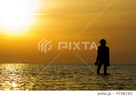 Silhouette of a woman 4598282