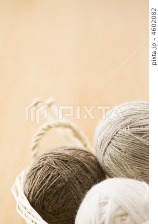 カゴに入った毛糸玉 カゴに入った毛糸玉 4602082