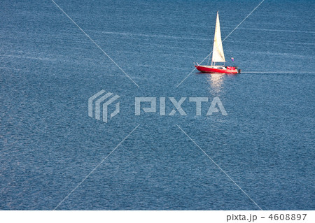 Yaht in a laike` 4608897