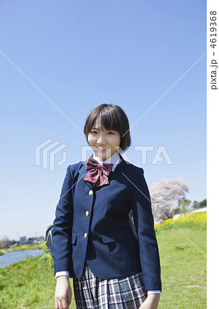 通学途中の女子高校生の写真素材