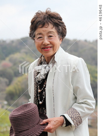 帽子を持つ女性 帽子を持つ女性 4619648