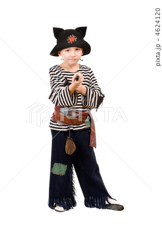 Little boy dressed as a pirate 4624120