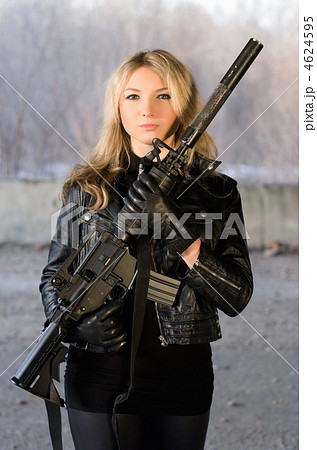Armed beautiful young woman 4624595