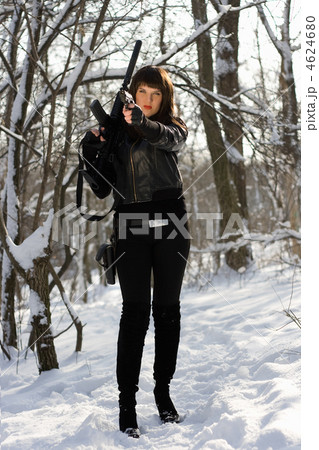 Armed beautiful young woman 4624680