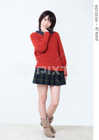 若い女性　ファッション 4630106
