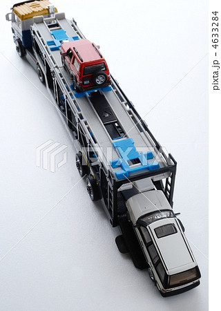 4633284