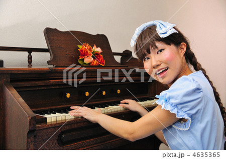 歌う 歌う 4635365