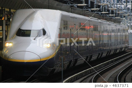 4637371