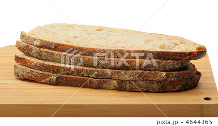 The cut bread on a chopping board 4644365