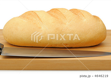 The cut bread on a chopping board with a knife 4646219
