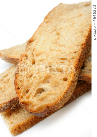 The cut bread 4646223