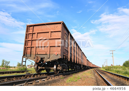 4664956
