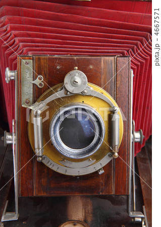 old wooden camera 4667571
