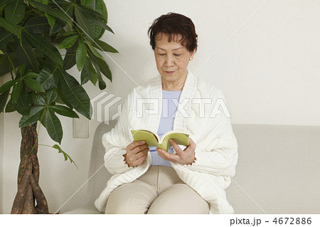 本を読む女性 4672886