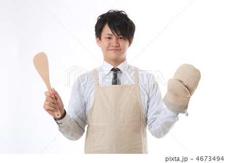 エプロン姿のビジネスマン 4673494