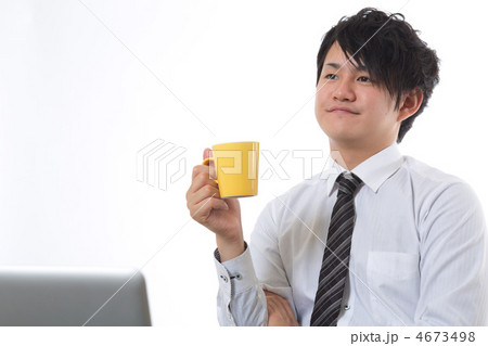 休憩するビジネスマン 休憩するビジネスマン 4673498