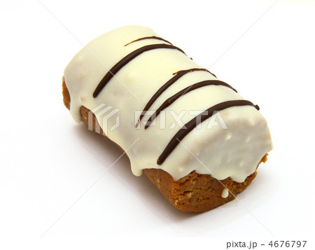 Round mini chocolate pie with strips from above 4676797