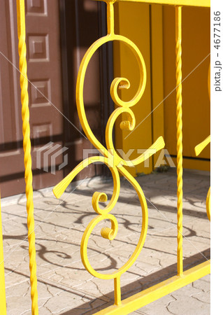 Metal figured handrail 4677186