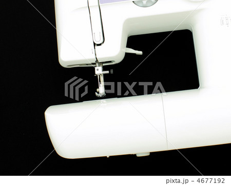 The sewing-machine The sewing-machine 4677192