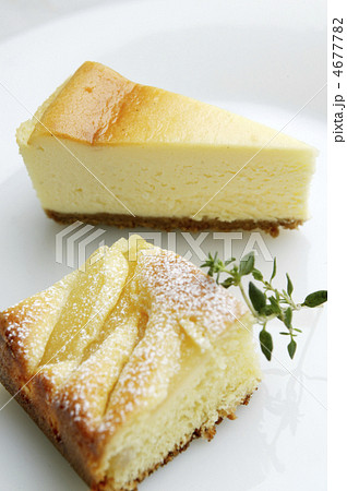ラフランスケーキとチーズケーキの写真素材