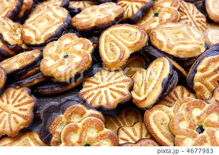 Cookies in the form of heart with chocolate 4677983