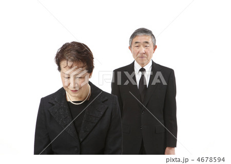 喪服を着た男女 喪服を着た男女 4678594