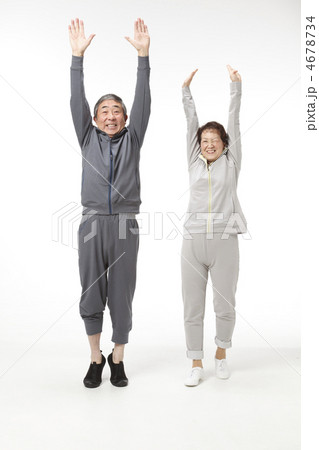 エクササイズする中高年夫婦 エクササイズする中高年夫婦 4678734