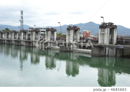 南郷の瀬田川洗堰 南郷の瀬田川洗堰 4685665