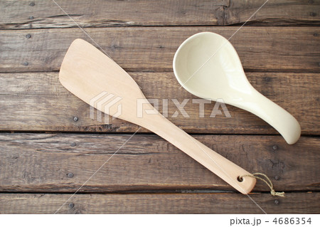 新品の木べらと陶器のレンゲ　キッチン雑貨 4686354