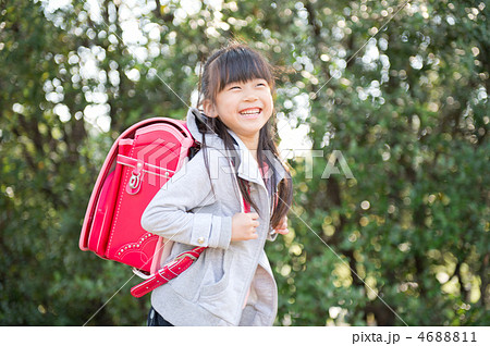 ランドセルを背負った女の子 ランドセルを背負った女の子 4688811