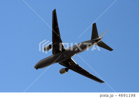 airplane flying 4691198