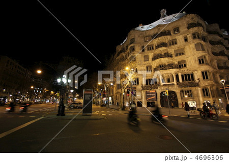 カサ・ミラ 4696306