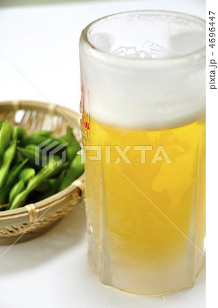 生ビールと枝豆 4696447