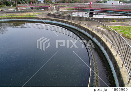 下水処理場の最終沈殿池 下水処理場の最終沈殿池 4696999