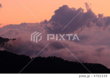 岐阜県安房峠の雲海 岐阜県安房峠の雲海 4702339