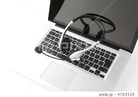 ヘッドセットとパソコン 4703520