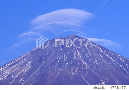 翼を広げた雲と富士山 4708147