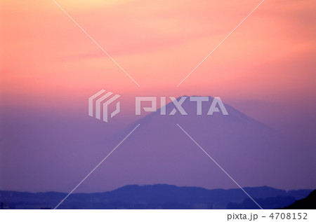 千葉県の富士山のある風景・富津市「夕暮れ富士」 4708152
